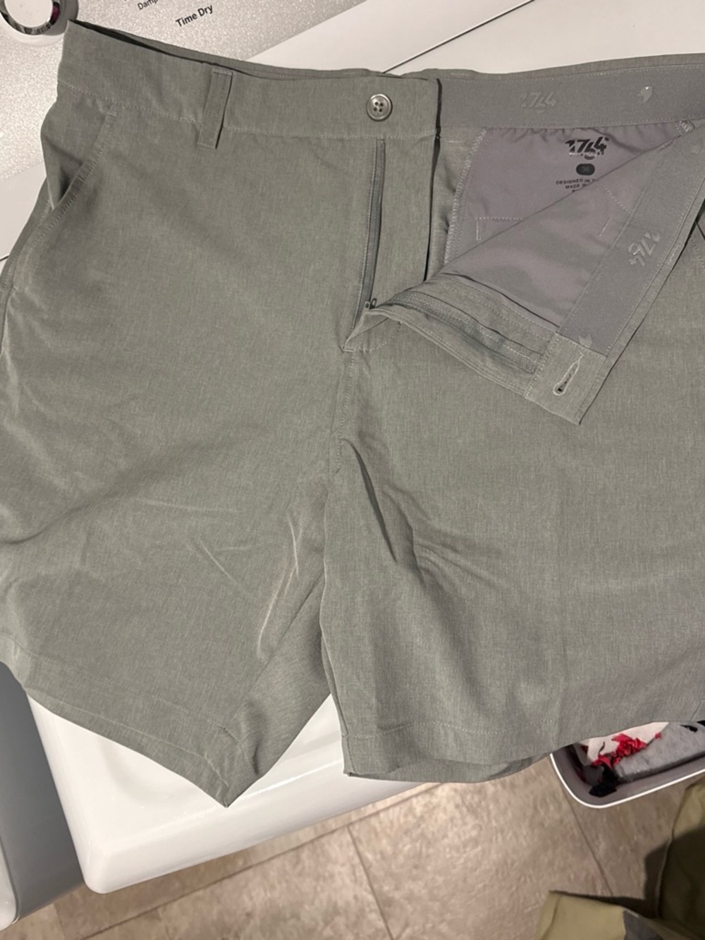 Signature Men's Light Gray Flat-Front Shorts